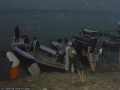 4045 wir sind auf dem weg zur abendzeremonie in Varanasi